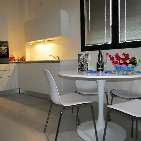 卢纳洛瑟拉套房公寓