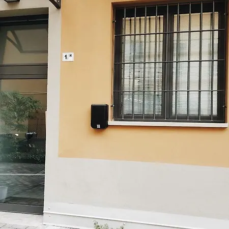 卢纳洛瑟拉套房公寓 *